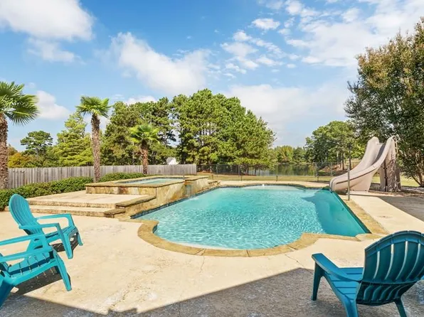 1243 Beaver Lake Dr, Texarkana, TX 75501