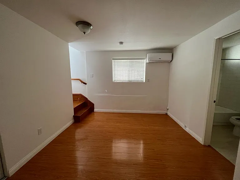526 Casanova St #1/2 — Photo 12