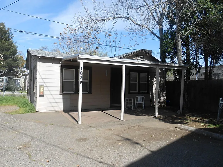 1034 State St — Photo 1
