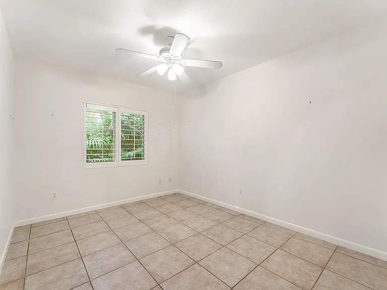 247 Bay Dr — Photo 12