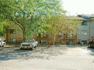 9543 University Ave APT 10, Clive, IA 50325