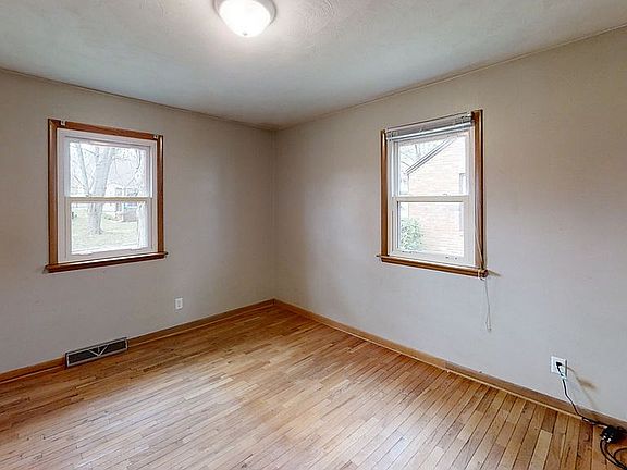 3rd image of 506 N Locust St