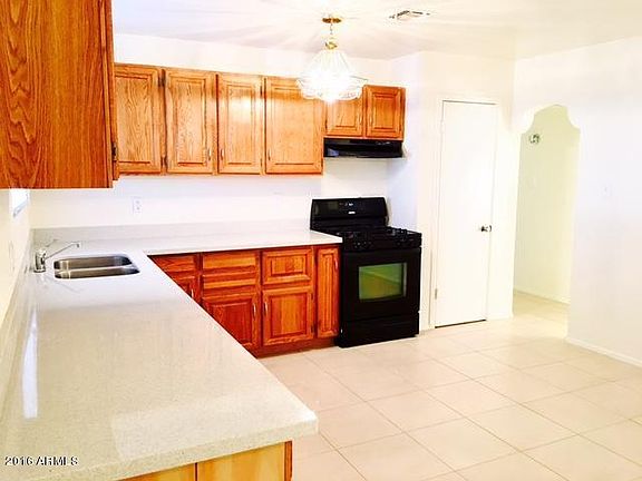 5th image of 3329 N 39th Dr