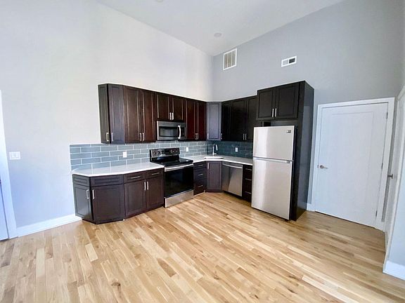 3rd image of 1521-23 W Girard Ave #2O4