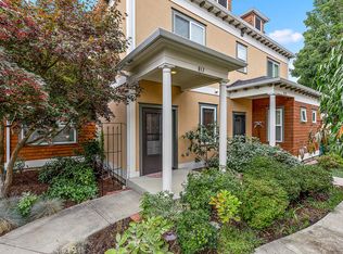 917 Plum Ridge Dr, Ashland, OR 97520