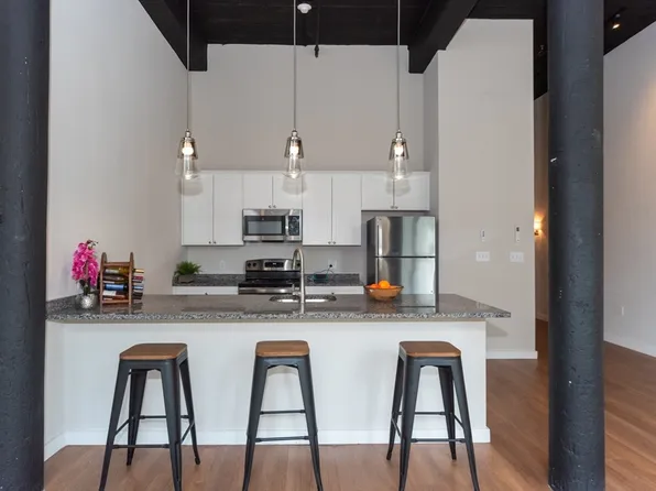 55 Sterling St #102, Clinton, MA 01510