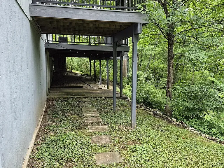 8191 Capitol Dr — Photo 4