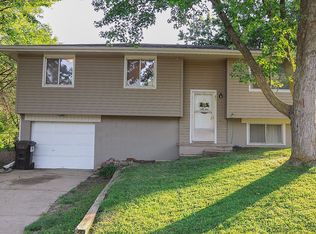 801 Prairie Ct, Hickman, NE 68372