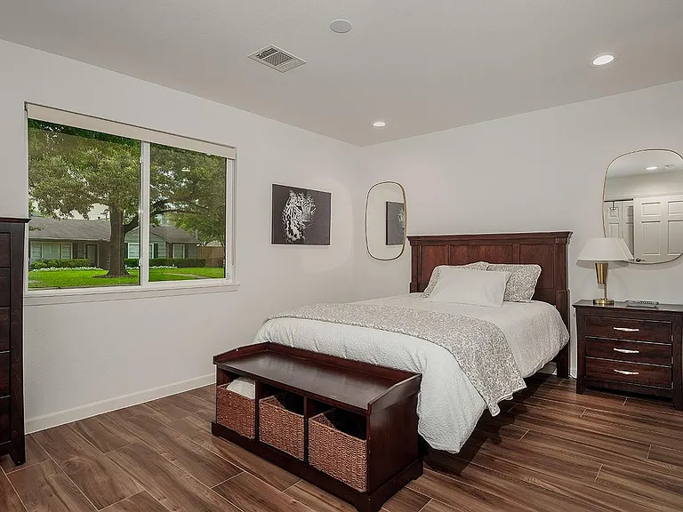 4007 Markham St — Photo 24