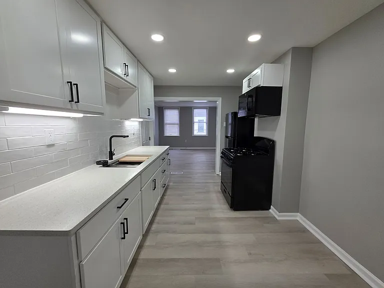 913 Peralta St #A — Photo 2