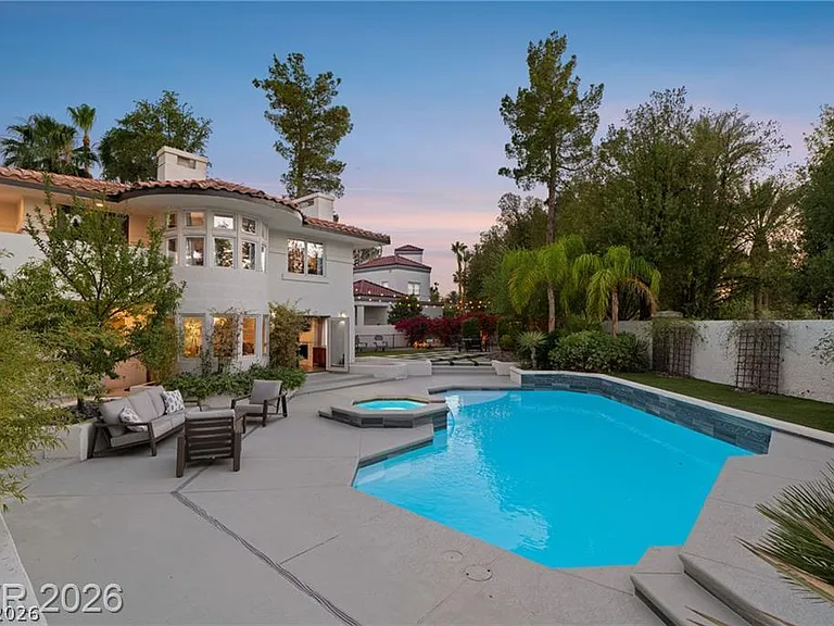 2233 Versailles Ct — Photo 1