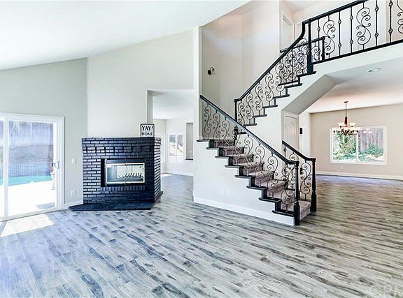 3rd image of 6157 Sevenoaks St