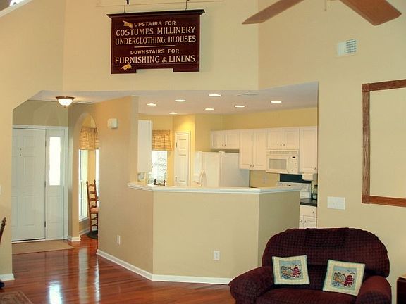 Two-story vaulted ceiling in the LR/DR.