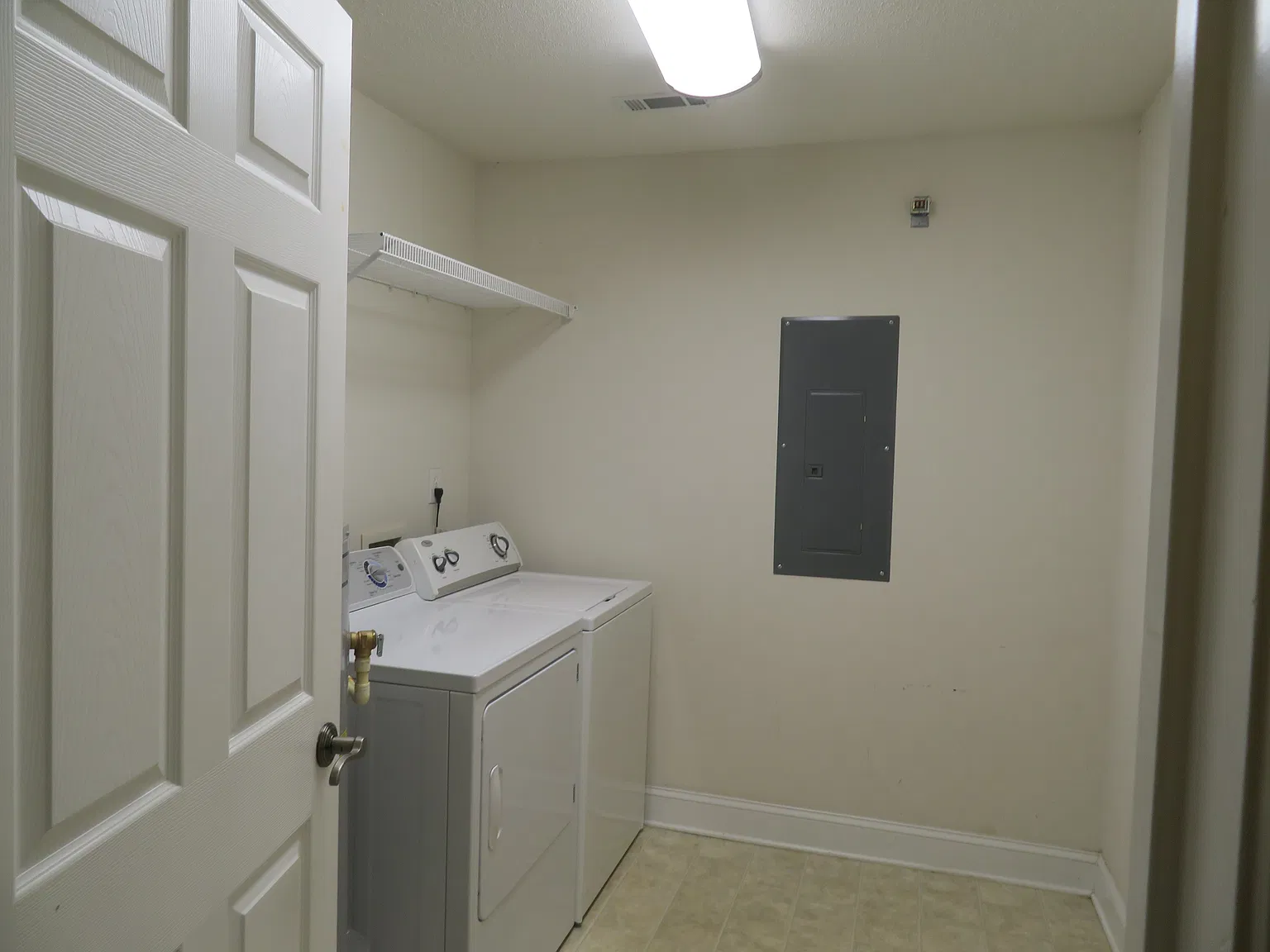 3 bed, 1200 sqft, $1,550 — Photo 2