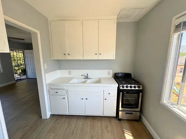 6710 S La Cienega Blvd #1 — Photo 7