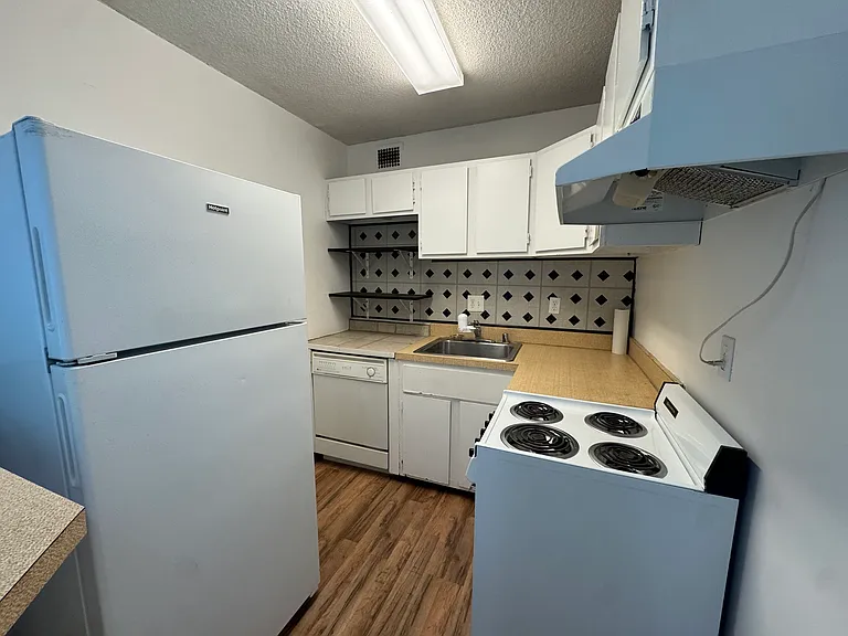 2059 Huntington Ave #702 — Photo 19