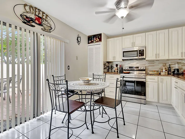 5531 Parkwalk Cir E — Photo 13