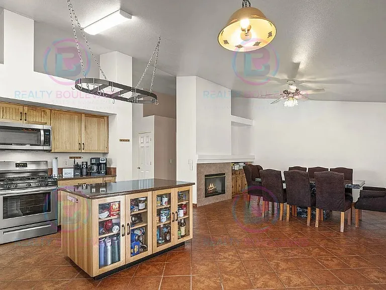 3059 Creekwood Dr — Photo 4