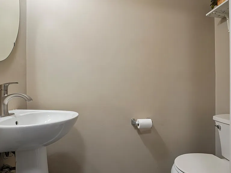 405 Joshua Ct — Photo 6