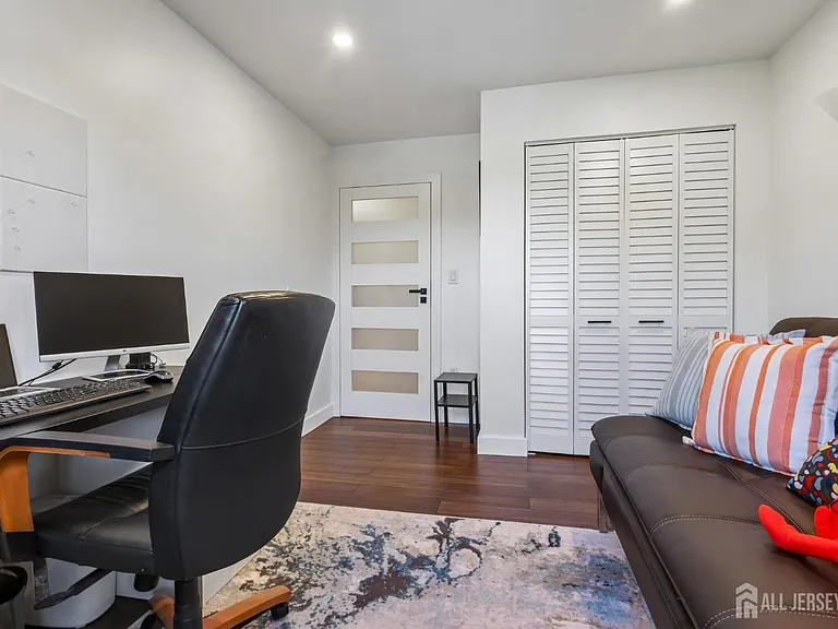 12 Clay St — Photo 12