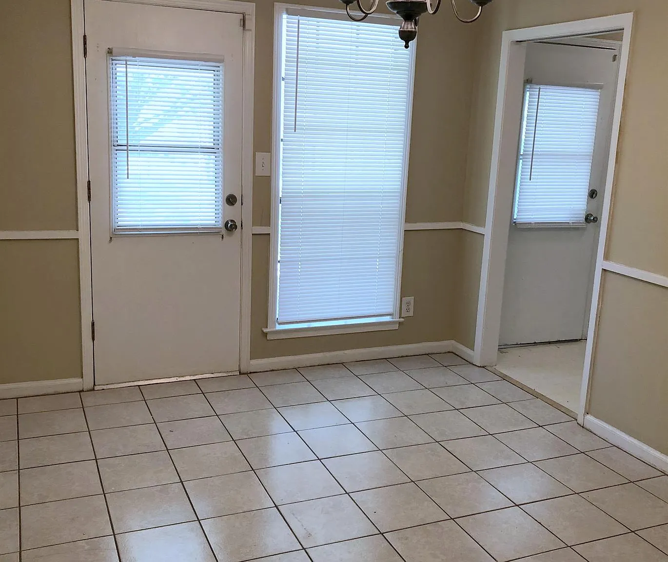 504 Ridgewood Lane — Photo 4