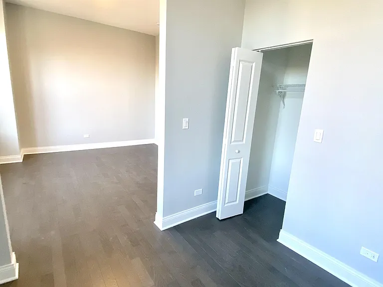 2027 N Sheffield Ave — Photo 11