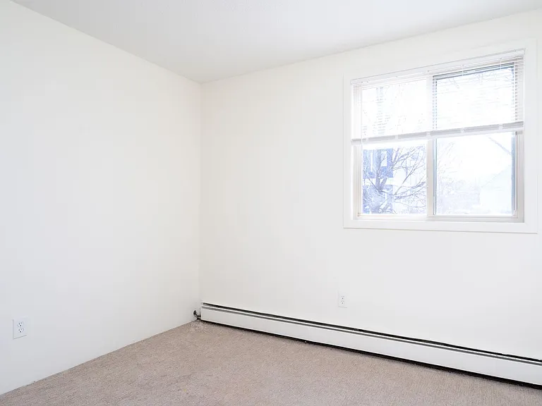 2122 Grand Ave S — Photo 21
