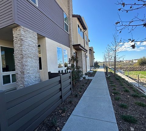Side northerly walkway