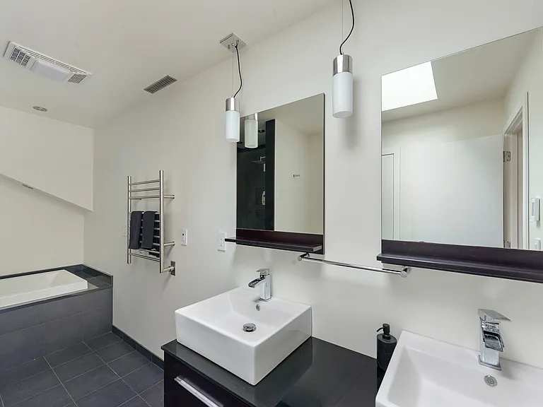 122 Lynn Ave — Photo 12