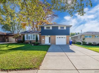 37 Marlin Dr, West Seneca, NY 14224