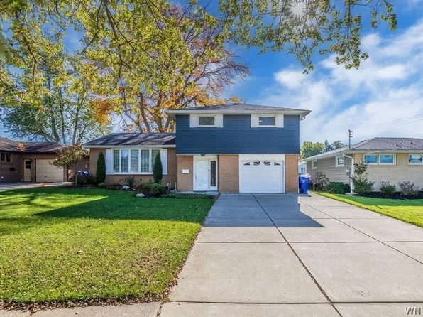 37 Marlin Dr, West Seneca, NY 14224
