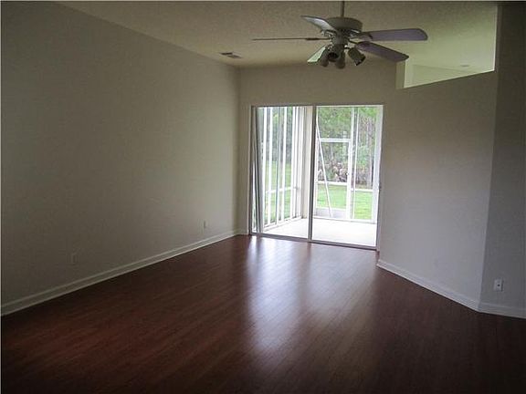 2nd image of 805 SW Saint Andrews Cv