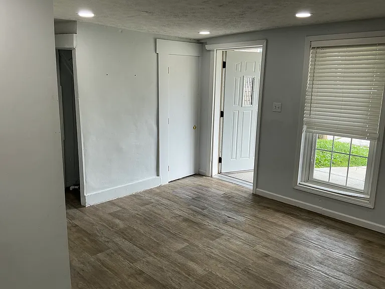 143 1/2 E Main St #1 — Photo 7