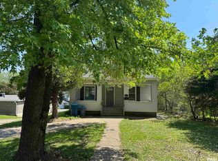 924 4th St, Peru, IL 61354