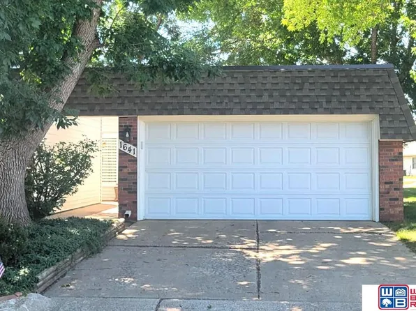 1641 Granada Ln, Lincoln, NE 68528