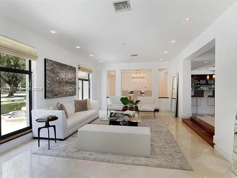 3425 Alhambra Cir — Photo 13