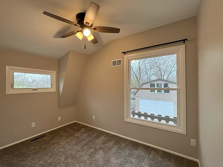 103 N Greenfield Ave — Photo 20