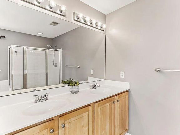4th image of 224 Creekside Dr