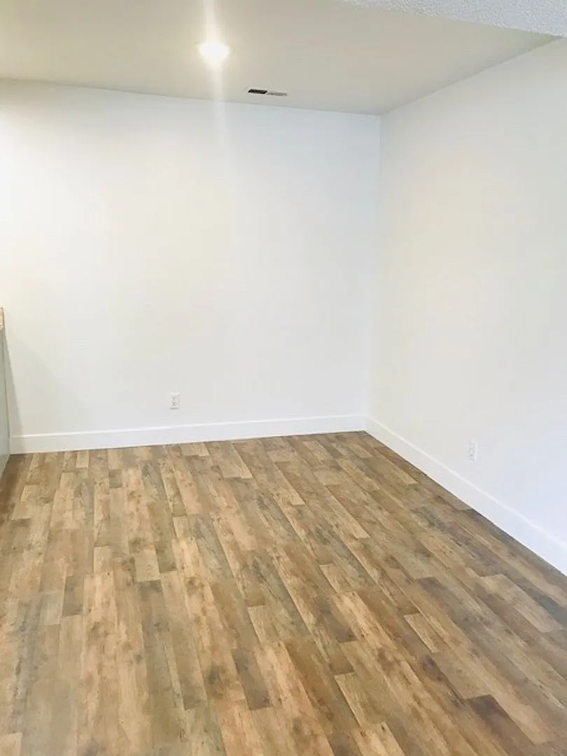 New stainless steel appliances, Beautifully remodeled condo in Centerville — Photo 2