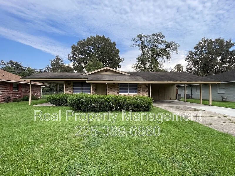 275 W Chalfont Dr