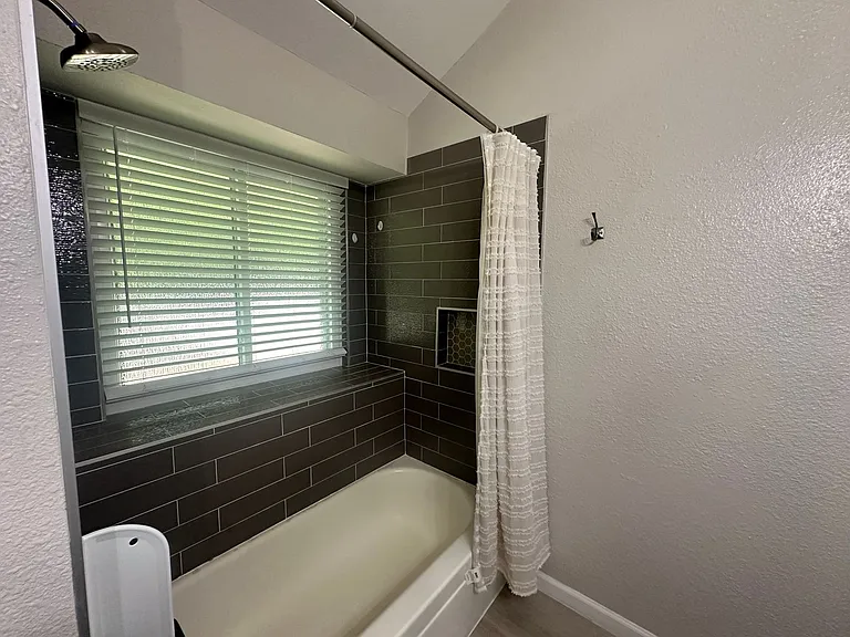 7814 Bob White Dr — Photo 25