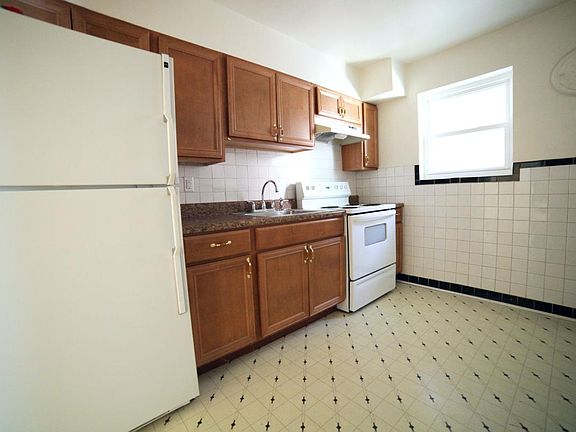 4th image of 7268 Dartmouth Ave