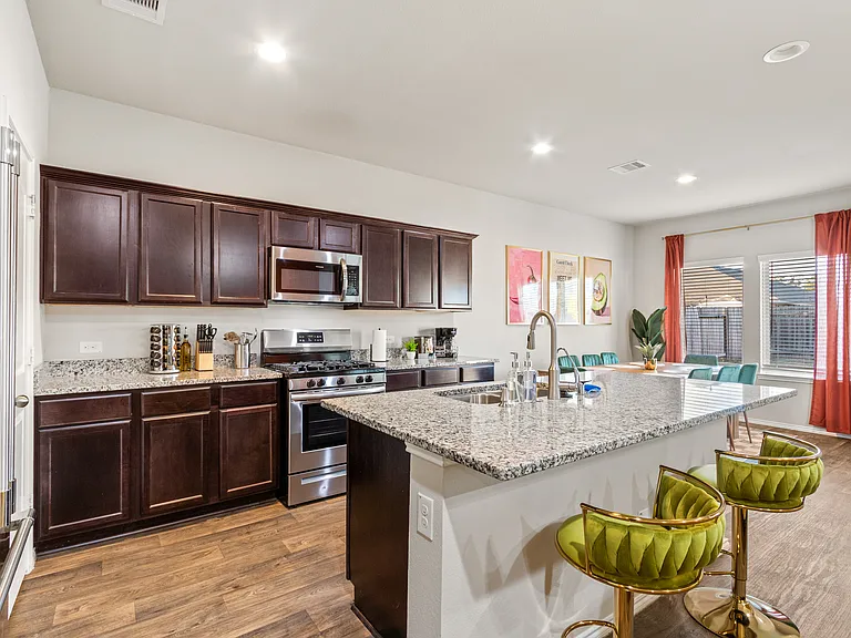 2431 Sutton Hollow Ct — Photo 10