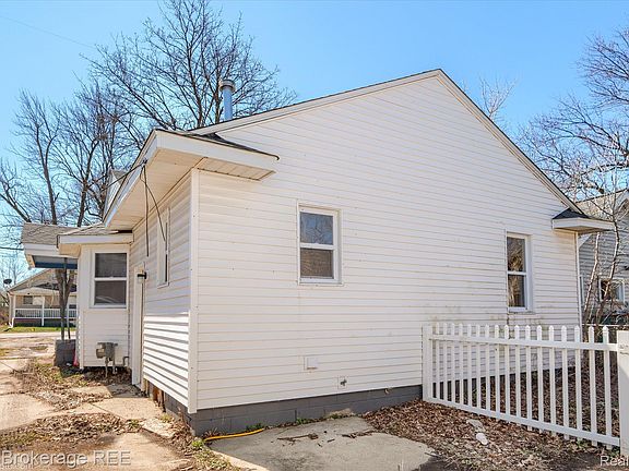 5th image of 1335 Allen St