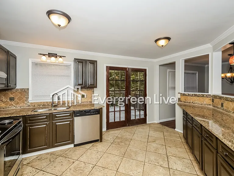 237 Russet Woods Dr — Photo 7