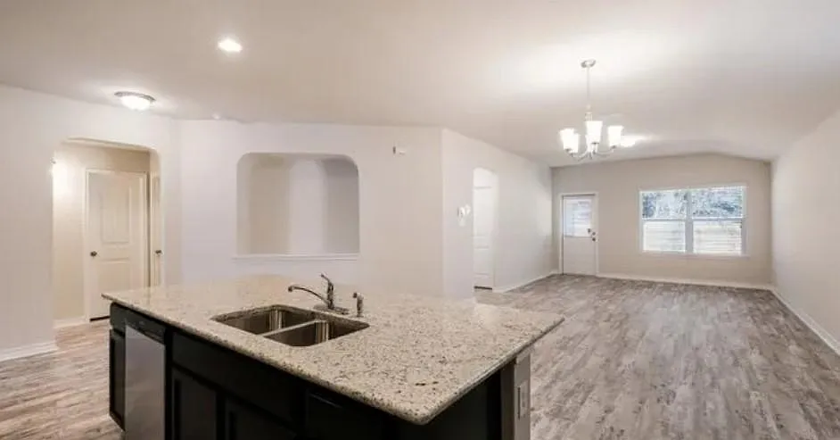 4 bed, 1702 sqft, $2,200 — Photo 1