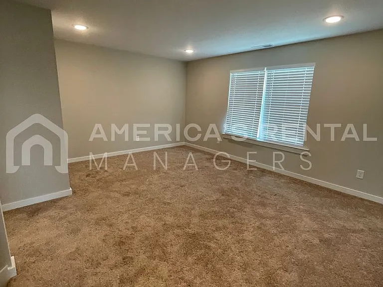 55 Kings Way — Photo 23