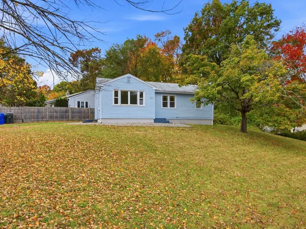 114 Leatherleaf Dr, Springfield, MA 01109