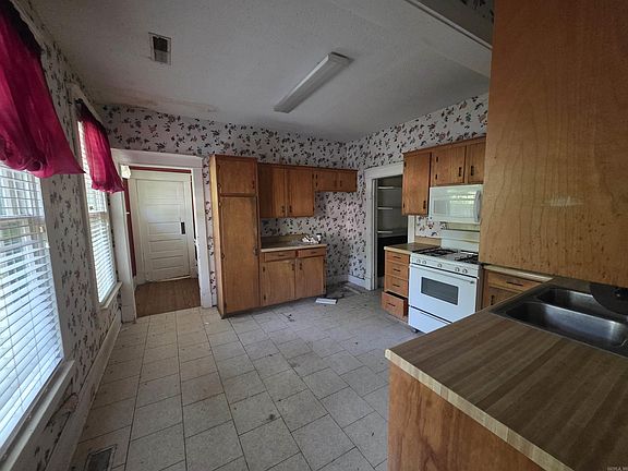 2nd image of 926 Park Ave