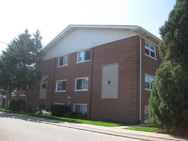1st image of 10121 Hartford Ct APT 1C